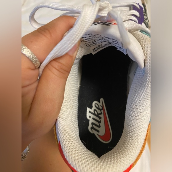 Women Nike Dunks - Picture 4 of 5